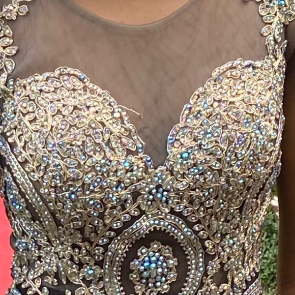 Elegant Black & Gold Dress - Picture 4 of 4